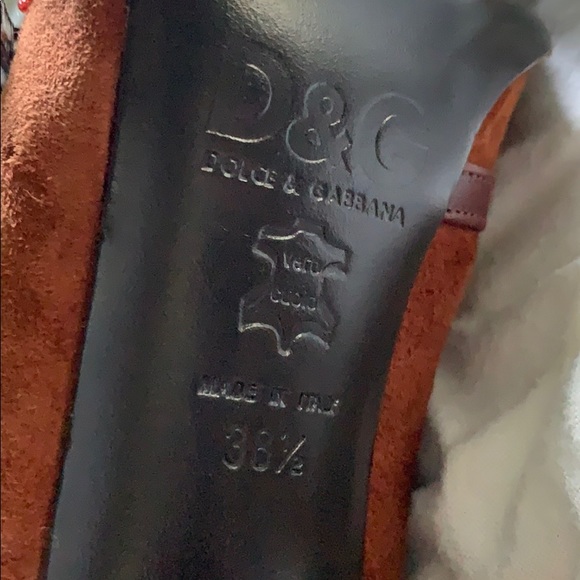 Dolce & Gabbana Floral Embroidered Pumps - Picture 6 of 8